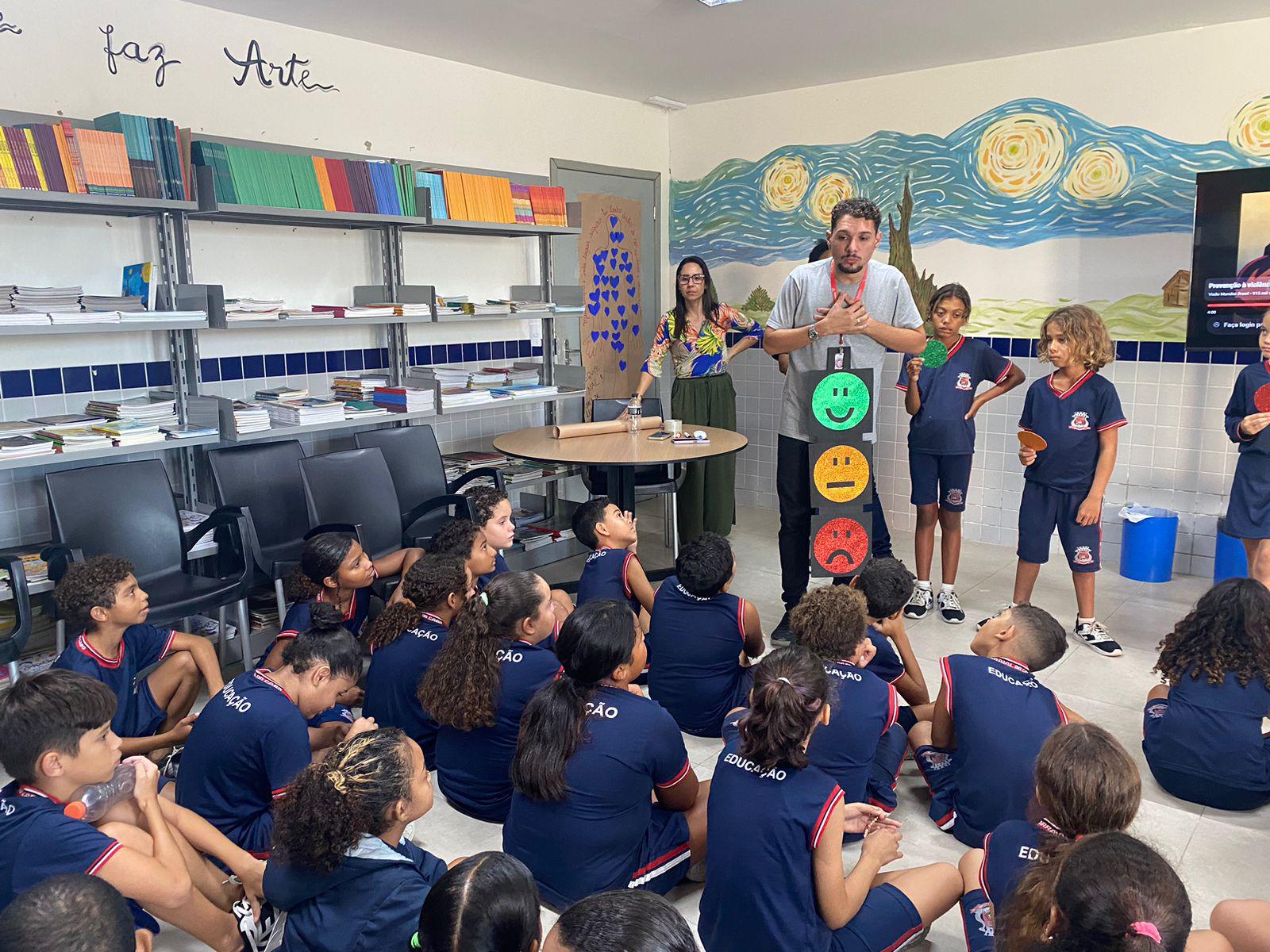 Alunos da rede municipal de ensino participam de campanha sobre conscientização sobre a prevenção e o combate ao abuso e à exploração sexual de crianças e adolescentes.